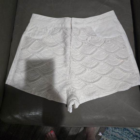 Farm Rio Crochet Detail Cotton Denim Shorts White Size 28 NWT - Picture 8 of 11